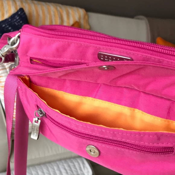 Baggallini Handbags - New Baggallini versatile purse 👛